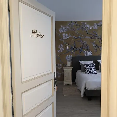 Le Domaine De La Tour Des Vents Bed & Breakfast
