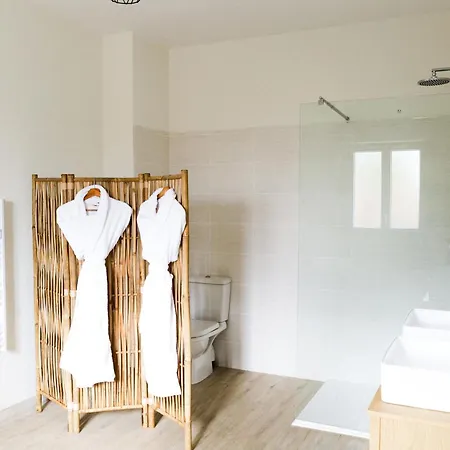 Le Domaine De La Tour Des Vents Bed & Breakfast