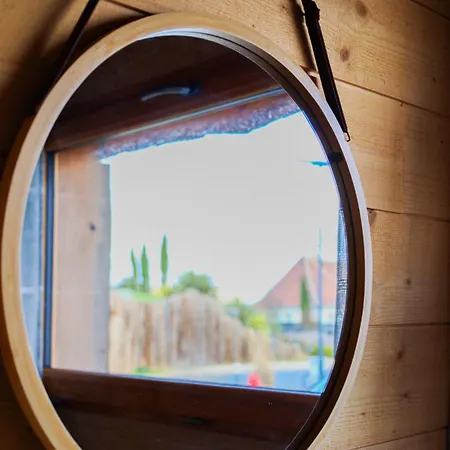 Le Domaine De La Tour Des Vents Bed & Breakfast