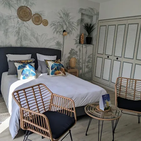 Le Domaine De La Tour Des Vents Bed & Breakfast