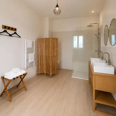 Le Domaine De La Tour Des Vents Bed & Breakfast 4*