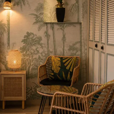 Le Domaine De La Tour Des Vents Bed & Breakfast