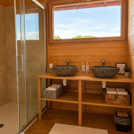 Bed & Breakfast Le Domaine De La Tour Des Vents 4*